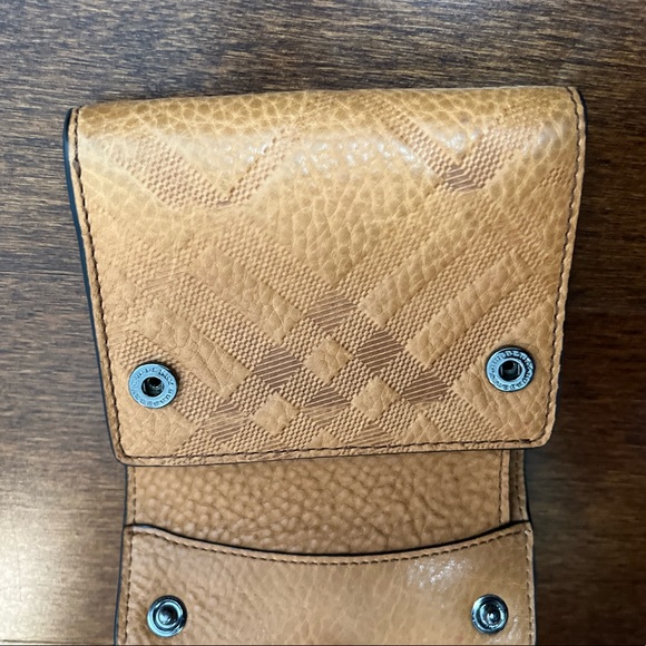 Womens Burberry wallet in tan color - Picture 3 of 6